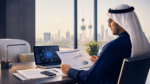 دراسة جدوى بالذكاء الاصطناعي في الكويت: مستثمر يراجع تقريرًا ماليًا وتحليلات بيانات